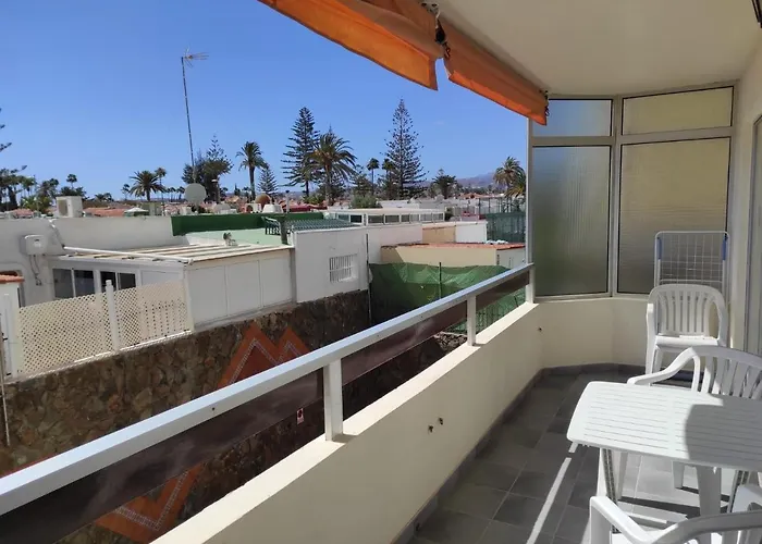 - J&j Near Yumbo Playa del Ingles (Gran Canaria)